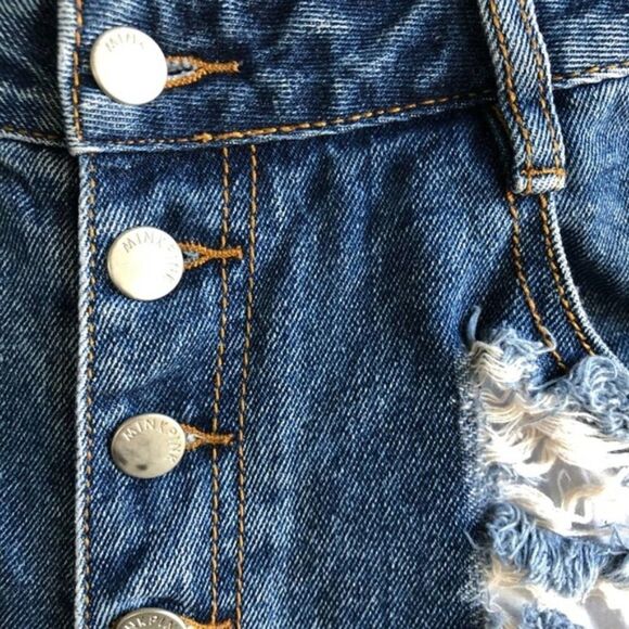 MinkPink Slasher Distressed Jean Shorts medium - Picture 4 of 6